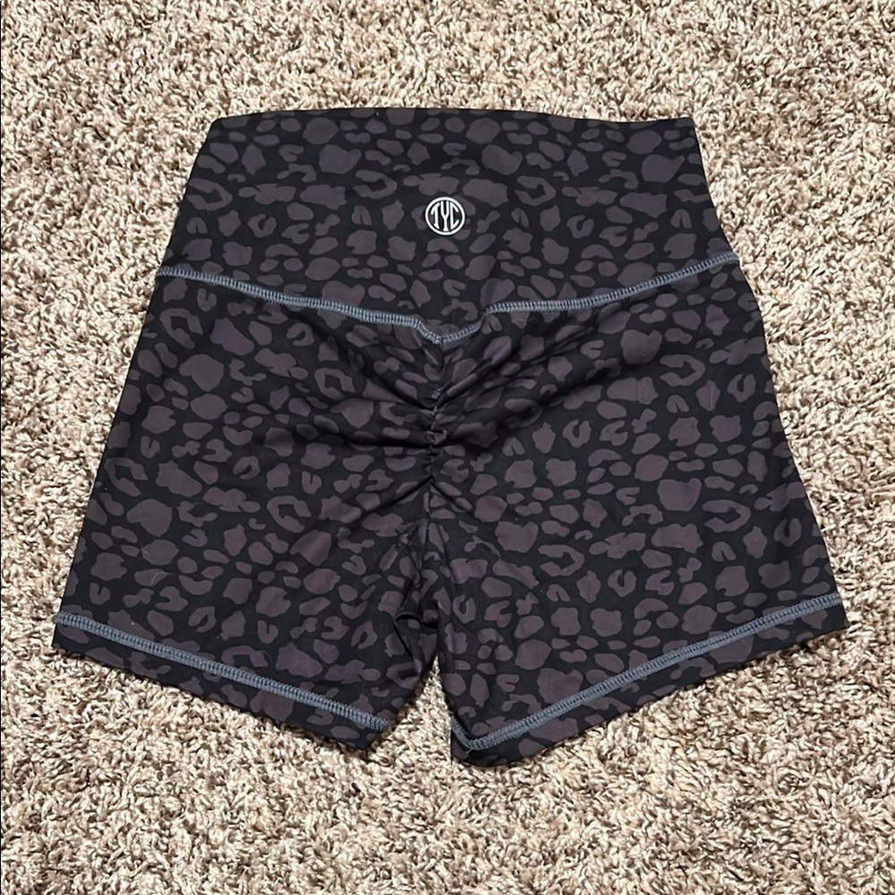TYC scrunch short
